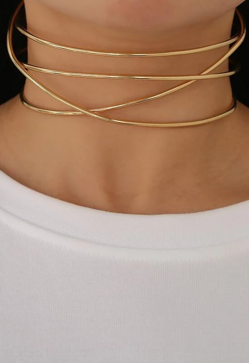 Imagen secundaria 2 - Las influencers dicen que el accesorio más importante de la temporada es el choker dorado que hemos encontrado en el low cost