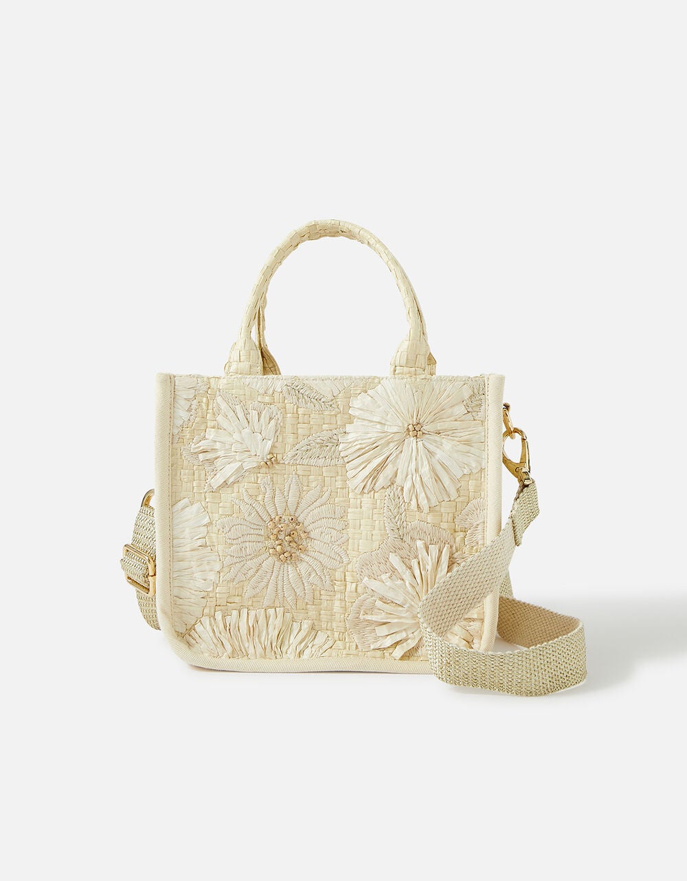Las flores saltan de los estampados típicamente veraniegos a los accesorios de todo tipo. Bolso trenzado con flores bordadas de Accesorize (39,99 euros)