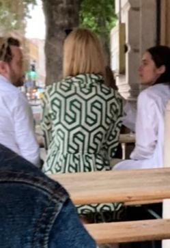 Imagen secundaria 2 - Este vestido camisero de Zara tan favorecedor es el más viral del momento y es uno de los más vendidos en Reino Unido