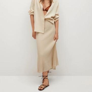 Imagen secundaria 1 - Las faldas midi de menos de 15 euros de Mango Outlet cómodas, fresquitas y ponibles que no puedes dejar escapar