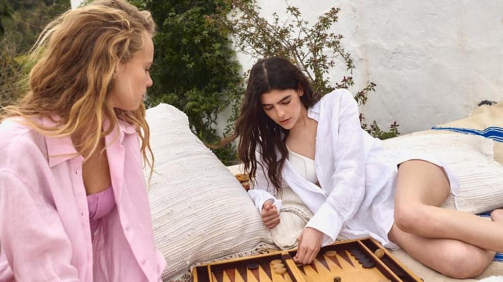 Estas son las camisas de lino elegantes, fresquitas y cómodas que te van a salvar todos los looks de verano