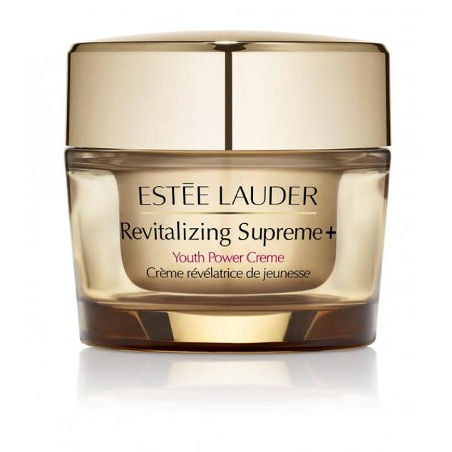 Esta crema consigue una piel resplandeciente, firme, alisada y sedosa que parece 10 años más joven. Actúa sobre las zonas más deterioradas para escupir, definir, suavizar y revitalizar. Esto se produce gracias a una mezcla de extracto de flor de hibisco, moringa, células madre de higo chumbo, ácido hialurónico y una tecnología de refuerzo del colágeno que emplea tres potentes ingredientes que aumentan su producción, como son el acetil hexapéptido-8 efecto bótox, las algas y la proteína de suero de leche.