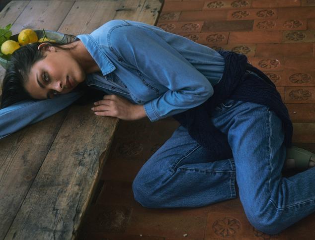 Camisa de IKKS, jersey de Ralph Lauren, jeans de Levi’s y sandalias de Birkenstock.