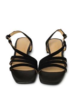 Imagen secundaria 2 - Las sandalias griegas que combinan con todo, parecen de lujo y arrasan entre las influencers​​