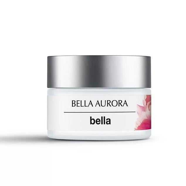 Un tratamiento antiojeras y antifatiga que hidrata intensamente tu mirada. Su combo de extracto de hojas de galanga de la India y extracto de la Flor de la Peonía del monte Jiri, ayuda a combatir las líneas de expresión, al mismo tiempo que proporciona a tu mirada un extra de luminosidad.  Compra aquí .