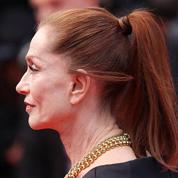 Imagen principal - Dos peinados espectaculares para llevar a los 60 porque rejuvenecen al instante sin importar las canas