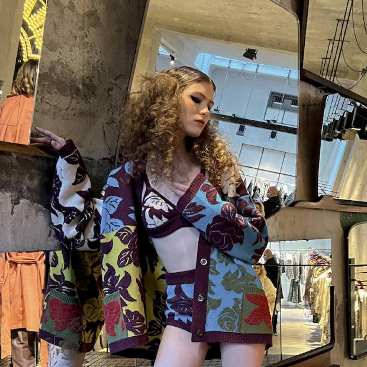 Pincha en la foto para ver los mejores geles fijadores de rizos (aptos para el método curly) que definen, fijan y acaban con el encrespamiento