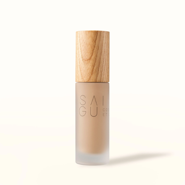 La base de maquillaje de Saigu es vegana, todos sus ingredientes son naturales y ecológicos. Lo mejor de todo es que tiene una cobertura media modulable Precio: 32 €.