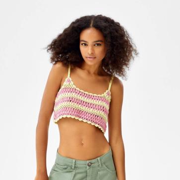 Imagen secundaria 1 - Los tops de Bershka son baratos y muy ponibles