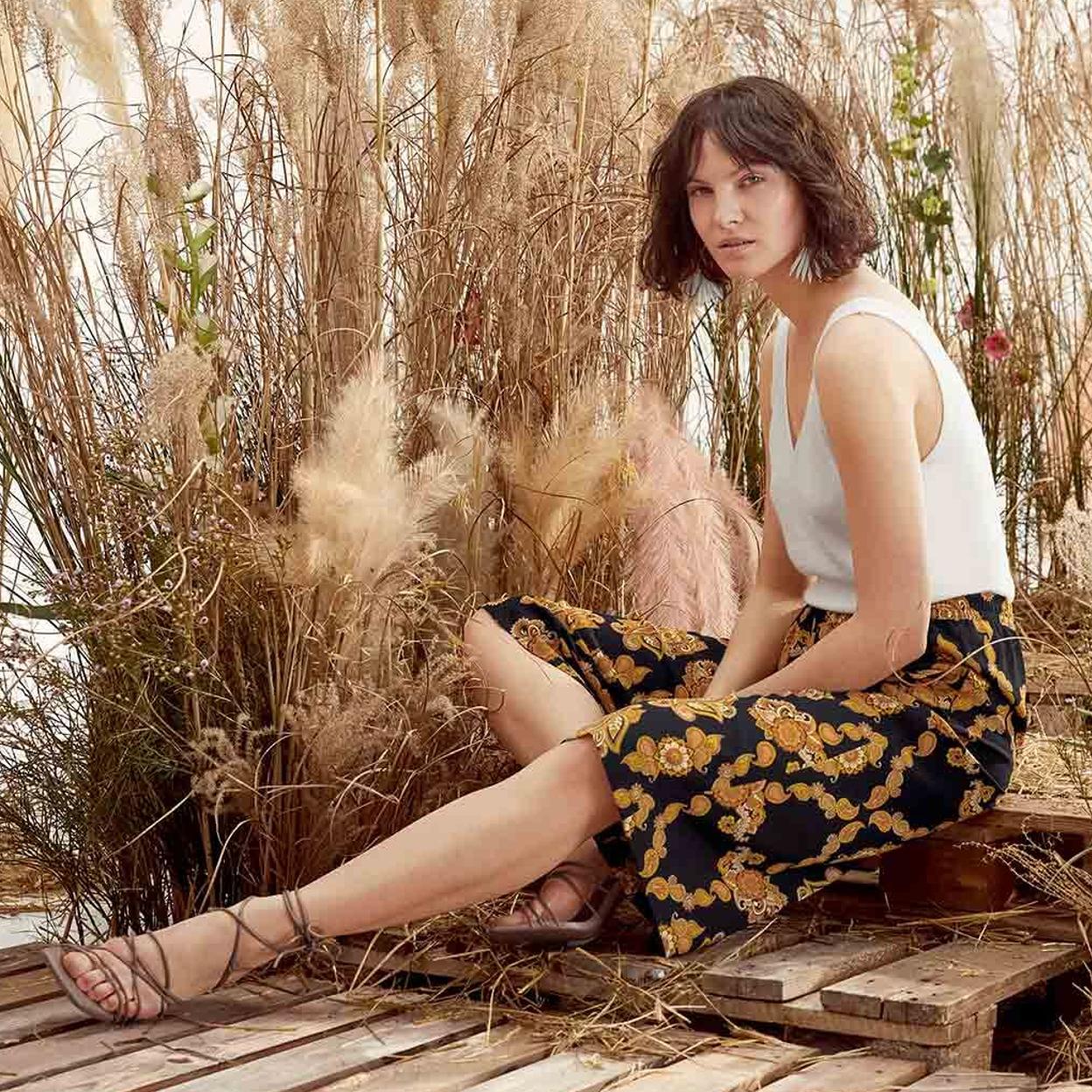 ¡Vuelven los vaqueros de tiro bajo que llevabamos en el 2000! Pincha en la imagen para los mejores que hemos encontrado. 