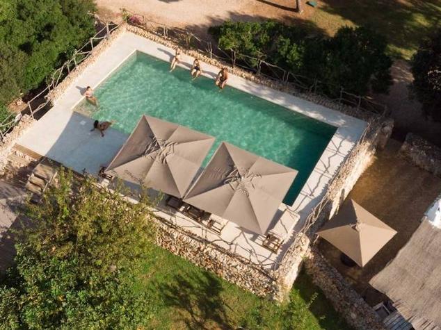 Entre el puerto y la catedral, tres palacios históricos se han fundido en forma de hotel boutique de lujo minimalista que cuenta con un hamman y un restaurante de km 0 donde el chef Matías Salvia sublima la esencia del Mediterráneo. relaischateaux.com