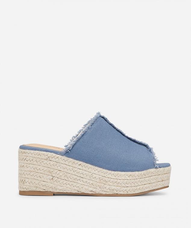 Alpargata mule en lona con tejido denim con una plataforma bastante cómoda de Marypaz. Precio: 32,99 €.