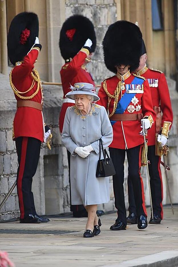 Isabel II durante el desfile de 2021. Getty.