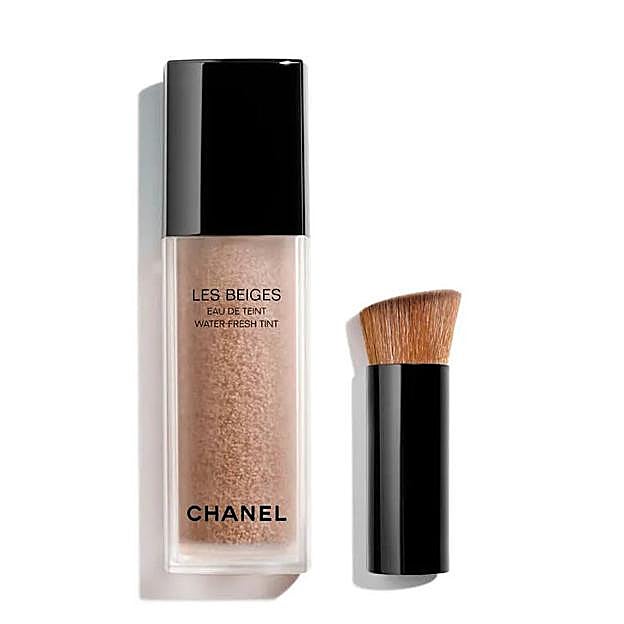 Imagen principal - Les Beiges Eau de Teint de Chanel, Beyond Perfecting Foundation Concealer de Clinique y Light Reflecting Foundation de Nars