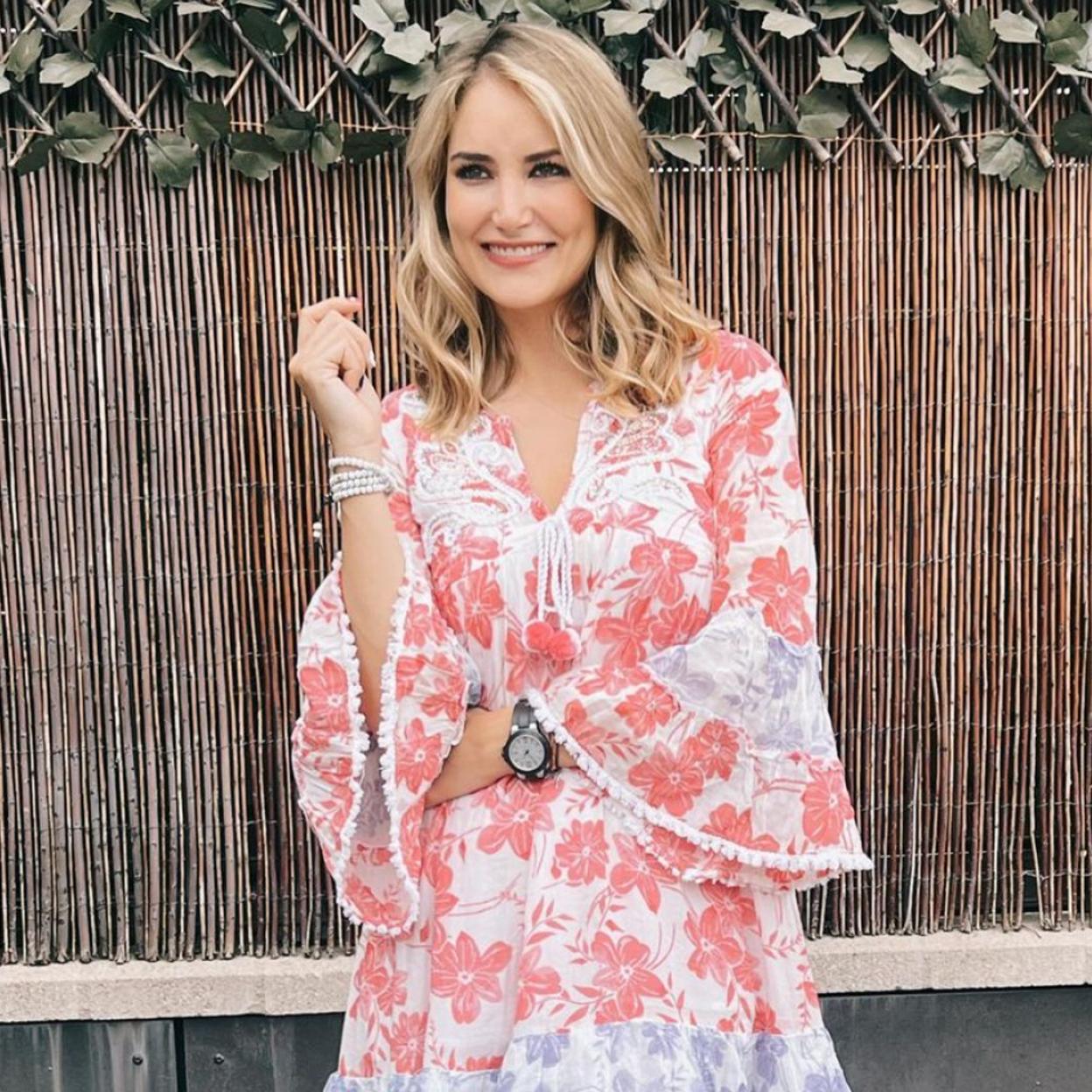 Alba Carrillo comparte los detalles de sus looks en su perfil de Instagram.