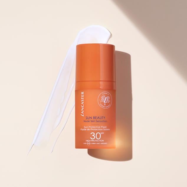 Lancaster. Sun Beauty fluido protector con textura sérum (40,70 €). 