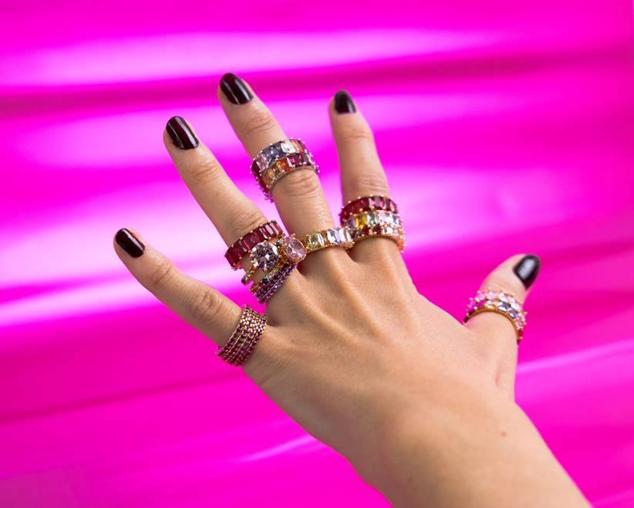Los anillos de The Glab Jewels tienen grandes piedras de colores