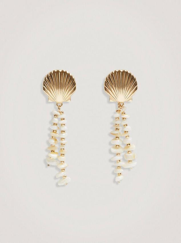 Parfois nos trae unos pendientes con conchas en color dorado