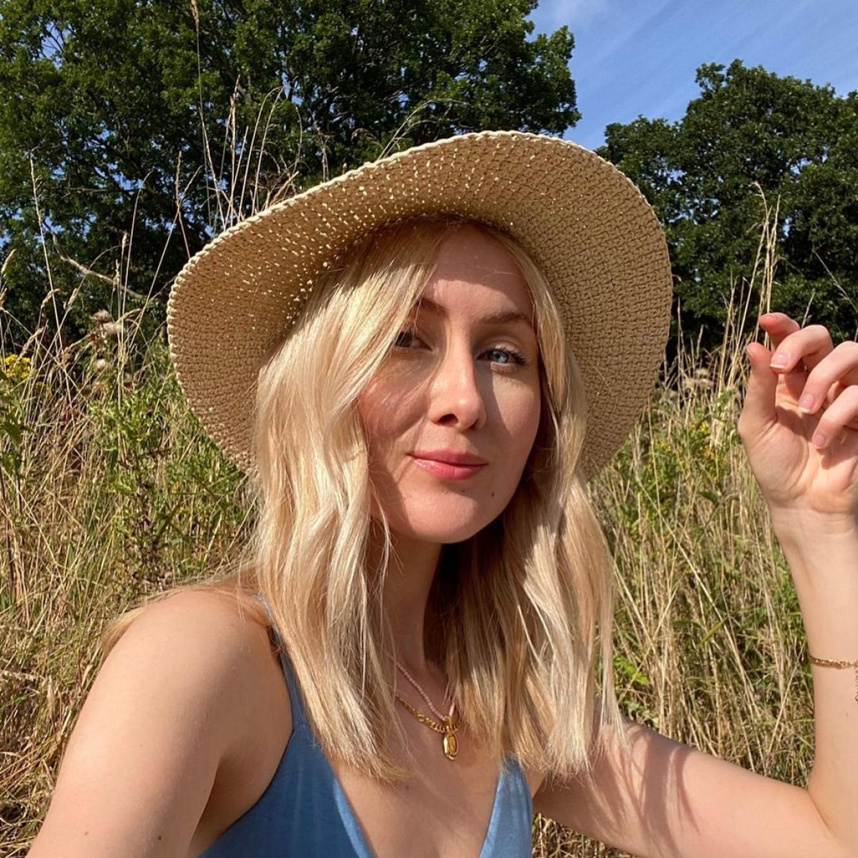 La crema facial más vendida que mejora el aspecto de la piel disimulando las patas de gallo