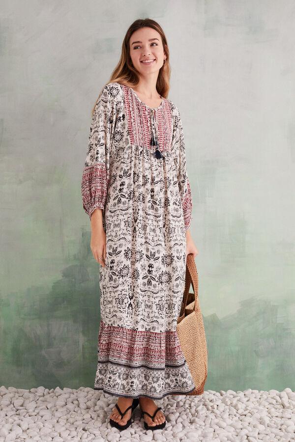 Vestido largo con diseño boho  (21,99 euros)