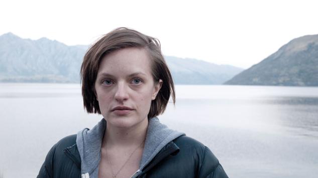 Elisabeth Moss protagoniza esta miniserie creada y dirigida por Jane Campion y Gerard Lee en la que interpreta a una detective de Sydney especializada en agresiones sexuales. Holly Hunter en la primera y Nicole Kidman en la segunda participan en esta producción compuesta por dos temporadas de 7 y 6 episodios respectivamente. 