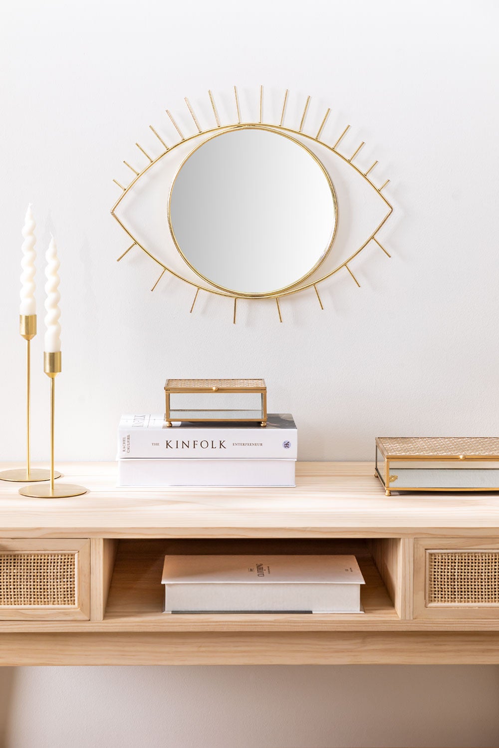 Un toque original, diferente y con un toque místico genial, este espejo de pared en forma de ojo cuesta 19.99 euros en SKlum.