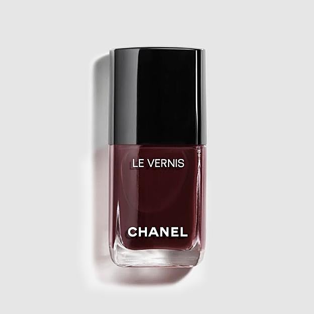 Imagen principal - Xisca Perelló tiene la manicura más elegante y rejuvenecedora que estiliza las manos y es ideal para ser la invitada perfecta