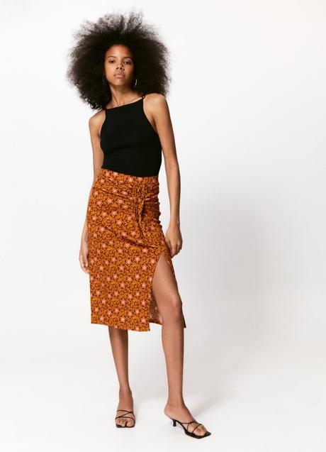 Imagen - La falda de Sfera también está disponible en color naranja.