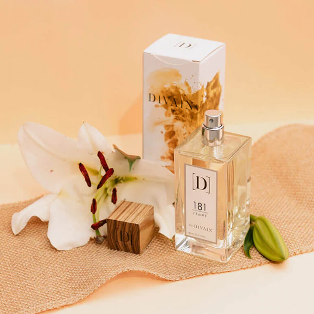 La versión low cost de Amarige de Givenchy, puedes conseguirla en Divain. Su olor intenso a flores y con aires nocturnos, es todo lo que necesitas para después del ocaso. Precio: 7,58 €. 