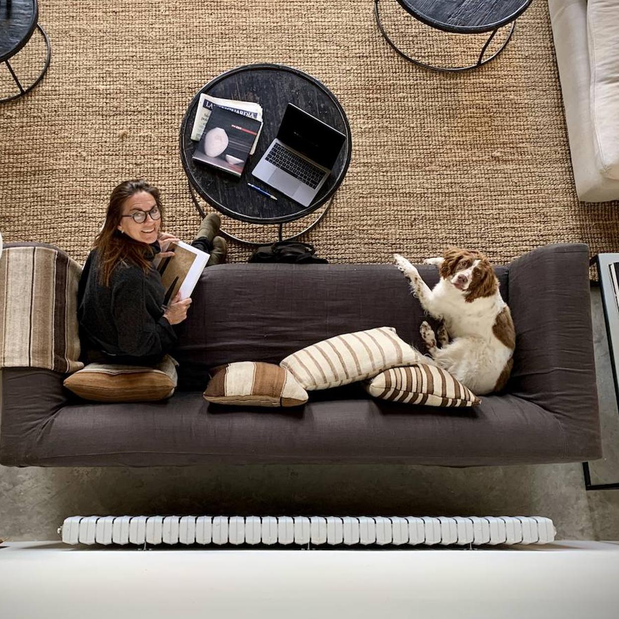 La interiorista Sandra Tarruella, que firma proyectos alrededor de España, pero también en California, México, Viena, Dubái o Londres. Su divisa: un diseño atemporal que capte el alma del cliente.