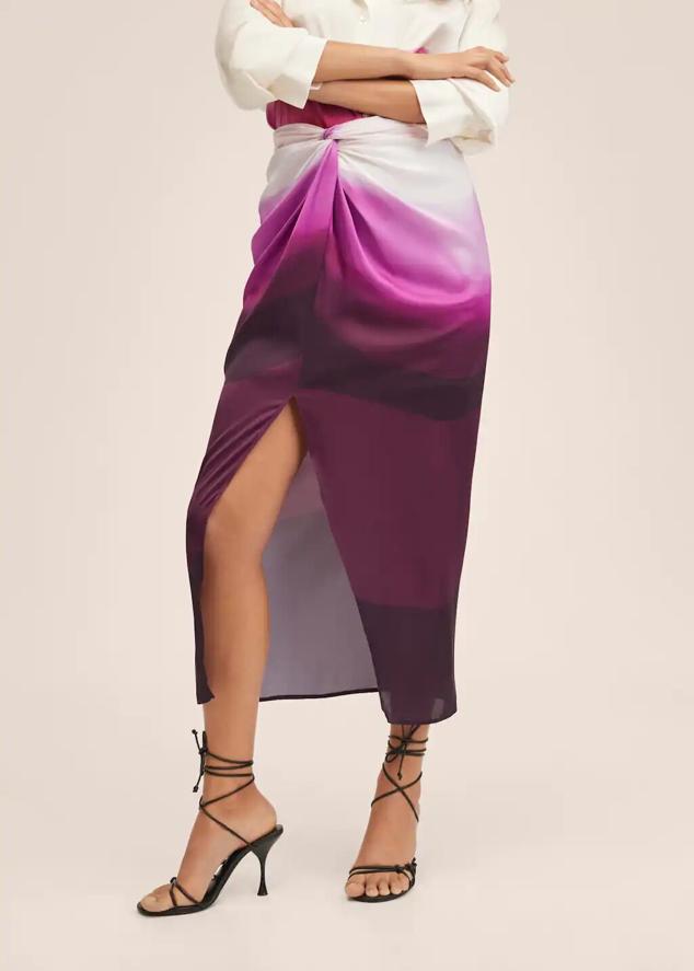 Los colores son preciosos, nos parece súper elegante y una prenda especial que podrás combinar con camisas a juego o con tops de colores neutros. Sin duda, un acierto que te dará mucho juego.