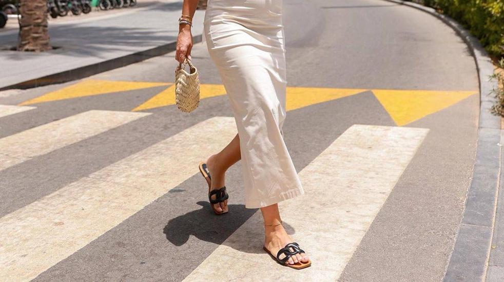 Las sandalias planas destalonadas que necesitas este verano para ir cómoda y a la moda, a precio low cost
