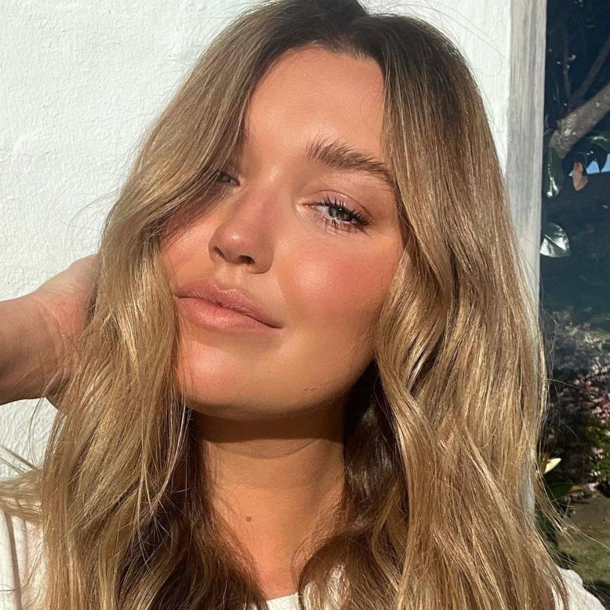 Pincha en la imagen para ver Los bronzers en crema con acabado super natural que dejan un bonito tono dorado y luminoso en la piel para un efecto buena cara