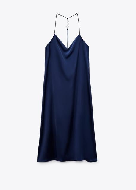 Imagen - En Zara hay un vestido azul similar perfecto para un look de invitada.