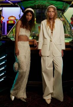 Imagen secundaria 2 - El vestido de novia low cost más bonito está en Parfois: la colección con looks y accesorios que vas a querer aunque no te cases