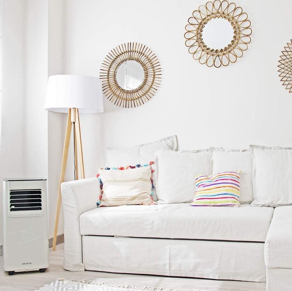 Silencioso, eficiente y de bajo consumo, el Cecotec EnergySilence Clima 7050 permite combatir las altas temperaturas con sus modos de refrigeración, ventilación y deshumidificación al tiempo que ahorramos en la factura de la luz gracias a su eficiencia energética de clase A que consigue el mayor rendimiento con el mínimo gasto. Precio rebajado: 179 euros. Cómpralo aquí