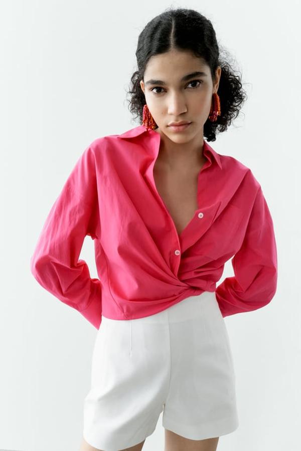 Bermudas de tiro alto con bolsillos delanteros y cierre lateral con cremallera. Precio: 22,95 euros.