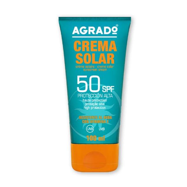 La Crema Solar con protección SPF50 (2,95 euros) hidrata y protege contra las quemaduras solares y el envejecimiento prematuro de la piel con vitamina E.