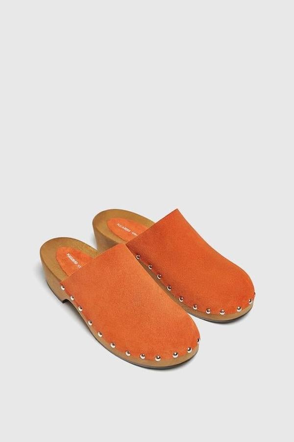 Pull&Bear tiene estos zuecos en verde y en naranja