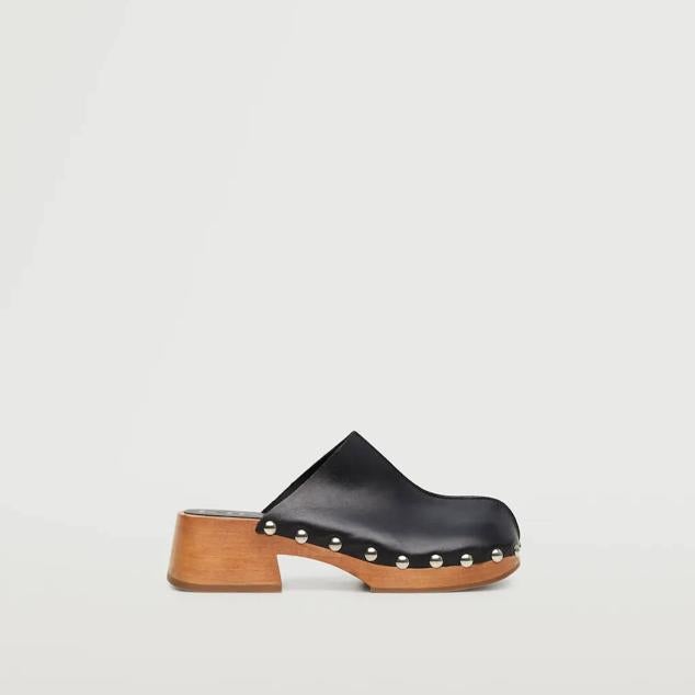 En Mango encontrarás este modelo con tachuelas