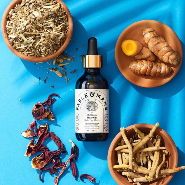 El  HoliRoots Hair Oil de Fable & Mane  contiene ashwagandha (ginseng indio)