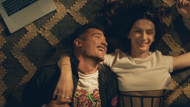 La nueva revisión de la creación de Russell T. Davies se ambienta en Nueva Orleans y sigue las vidas de un grupo de amigos después de que sufran una tragedia. Para muchos su principal valor está en su capacidad para examinar qué ha cambiado y qué no dentro de la comunidad LGTBI desde el estreno de la original, allá por 1999.