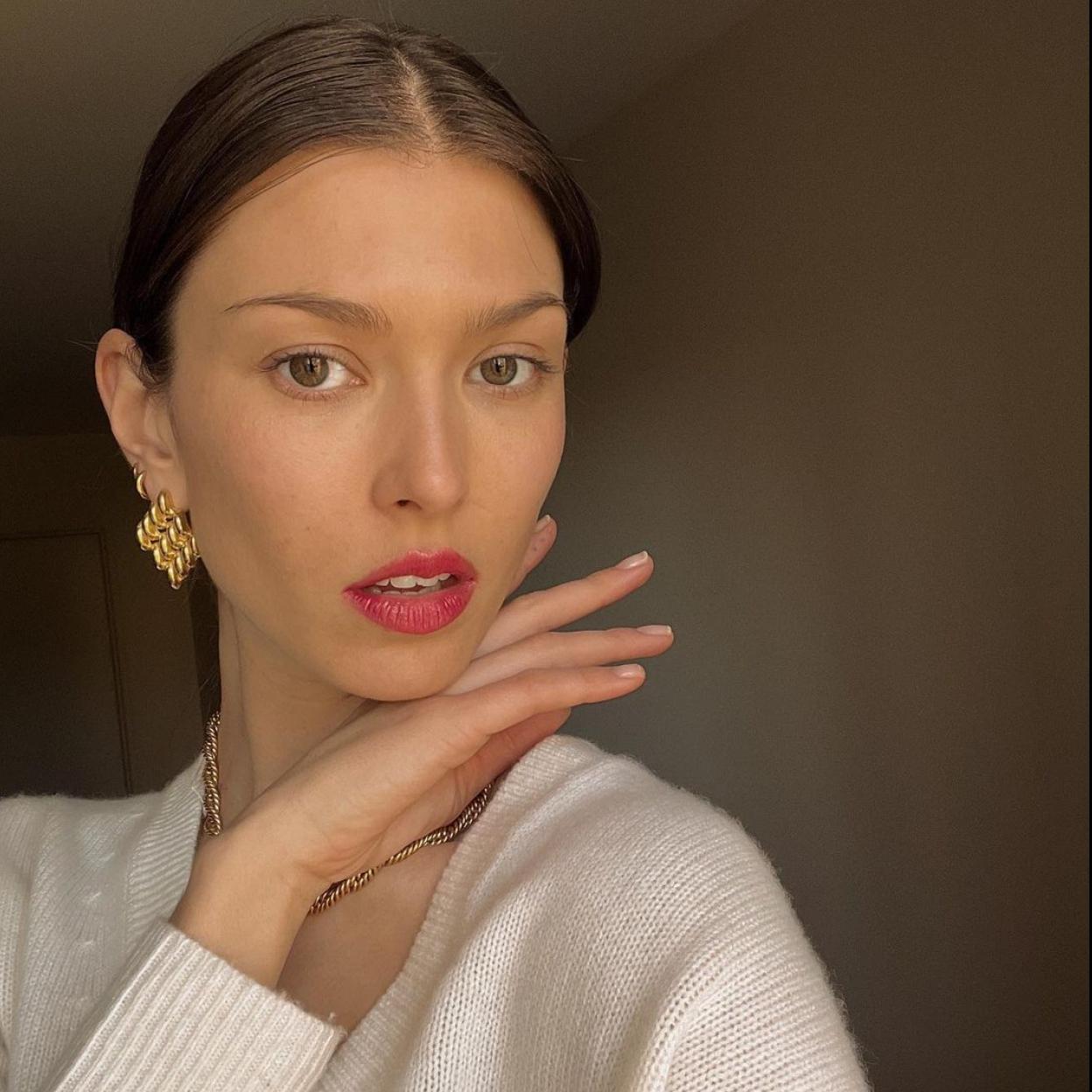 Este perfume fresco y floral hecho en Francia arrasa entre las influencers porque es lo más apetecible para llevar en verano