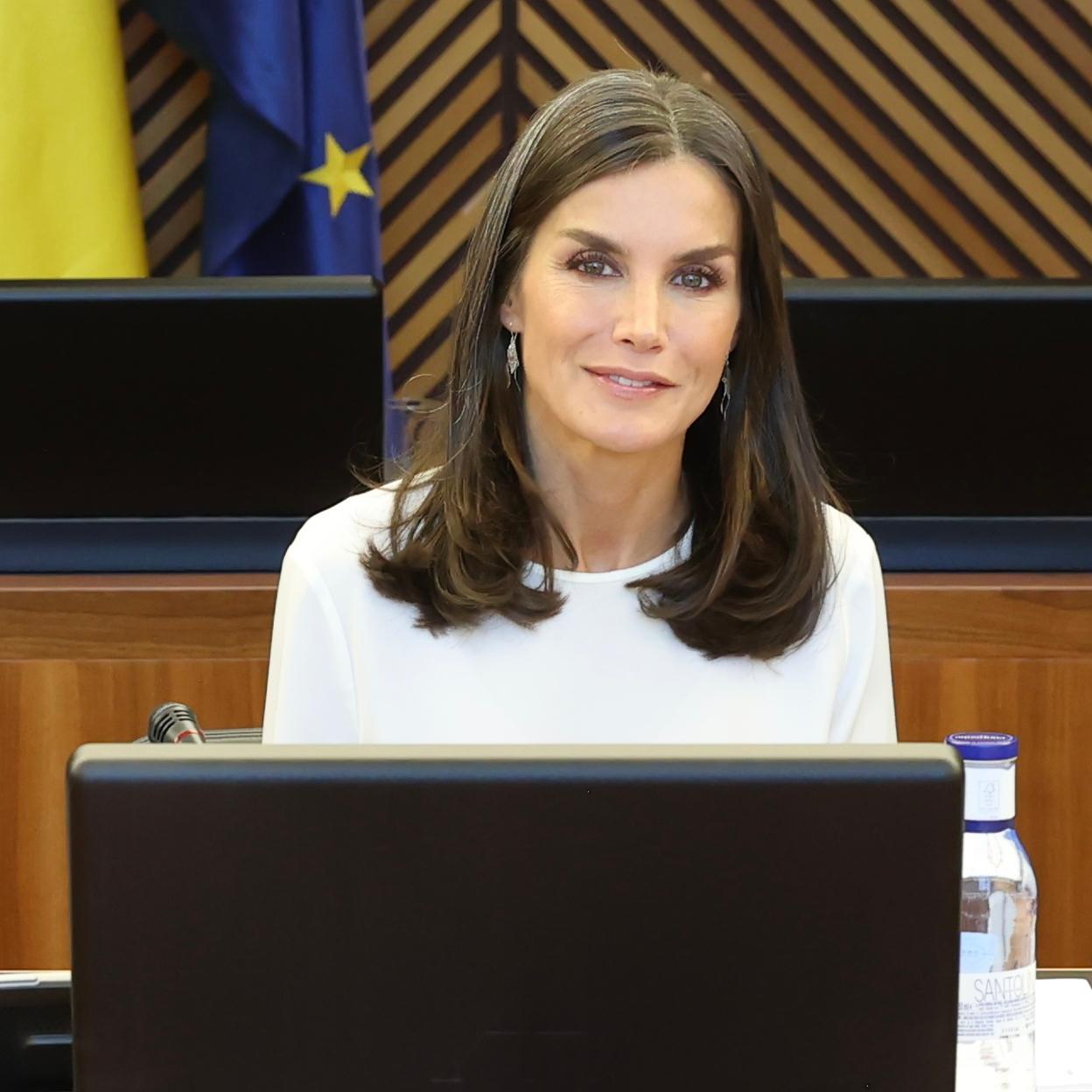 La reina Letizia durante una reunión.