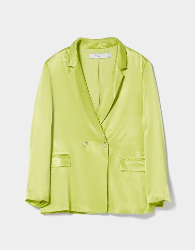 Su corte fluido y satinado aporta mayor sofisticación a cualquier look. Podrás encontrarla en verde o en color piedra. Precio rebajado: 19,99 €.