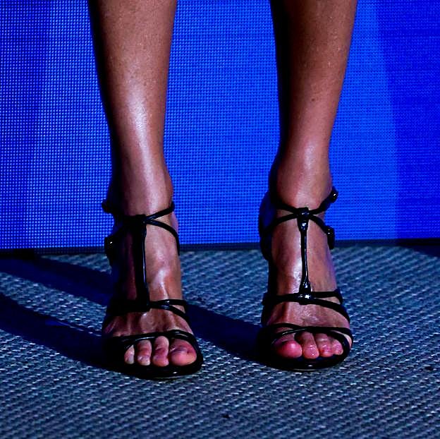 Las sandalias negras de doña Letizia.