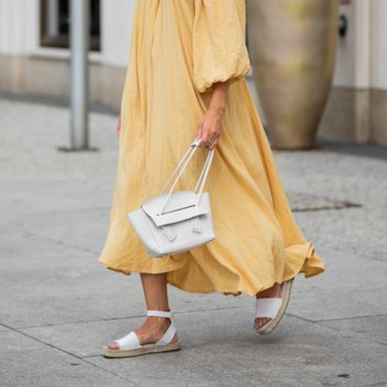 Unas sandalias de esparto son una opción cómoda para verano.