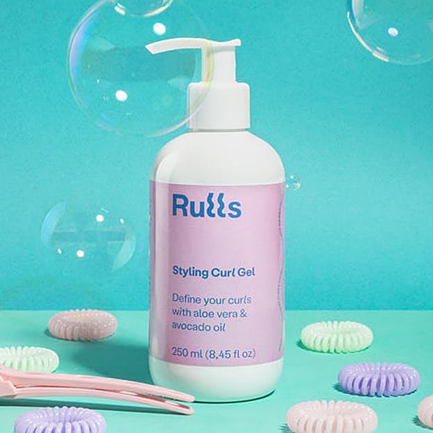 Imagen principal - Styling Curl Gel de rulls (21,90 euros), Hask Crema Definidora de Rizos (7,99 euros) y Crul Definer de Living Proof (34 euros).