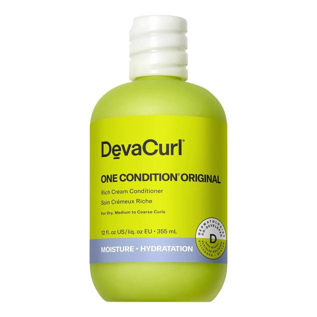 Formulado con ingredientes ricos que preservan la hidratación, este tratamiento cremoso nutre e hidrata el rizo, facilitando el peinado y controlando el encrespamiento. El resultado es una melena sana, nutrida y suave.