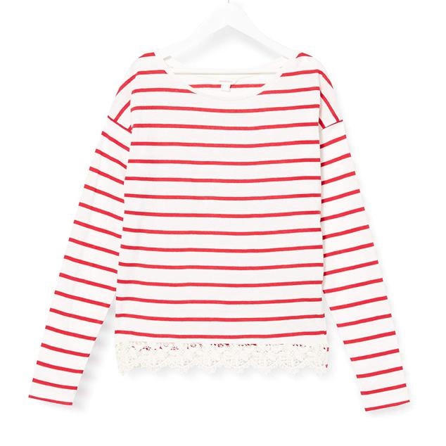 Camiseta de manga larga. Color blanco con rayas naranjas y cuello redondo. Precio: 12,21 euros en Amazon. Cómpralo aquí